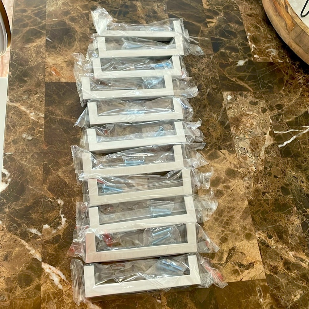 Cabinet pull handles